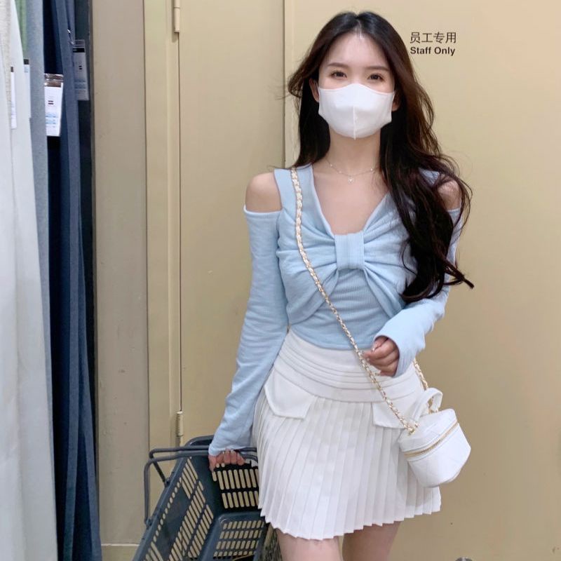 Red Off-the-shoulder lengan panjang T-shirt wanita musim gugur versi Korea 2022 baru murni keinginan hot girl rasa desain pelangsing tipis bottoming top