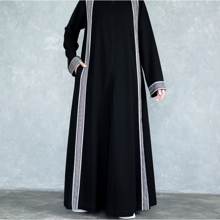 Abaya Queen Al Arabian -The Queen's Elegant Abaya
