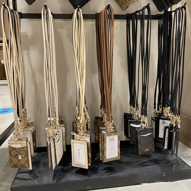 

52 card holder / Coach F65573 original/ Kartu kerja /tag / lanyard/ name tag holder/ID Card holder Ready Stock )人