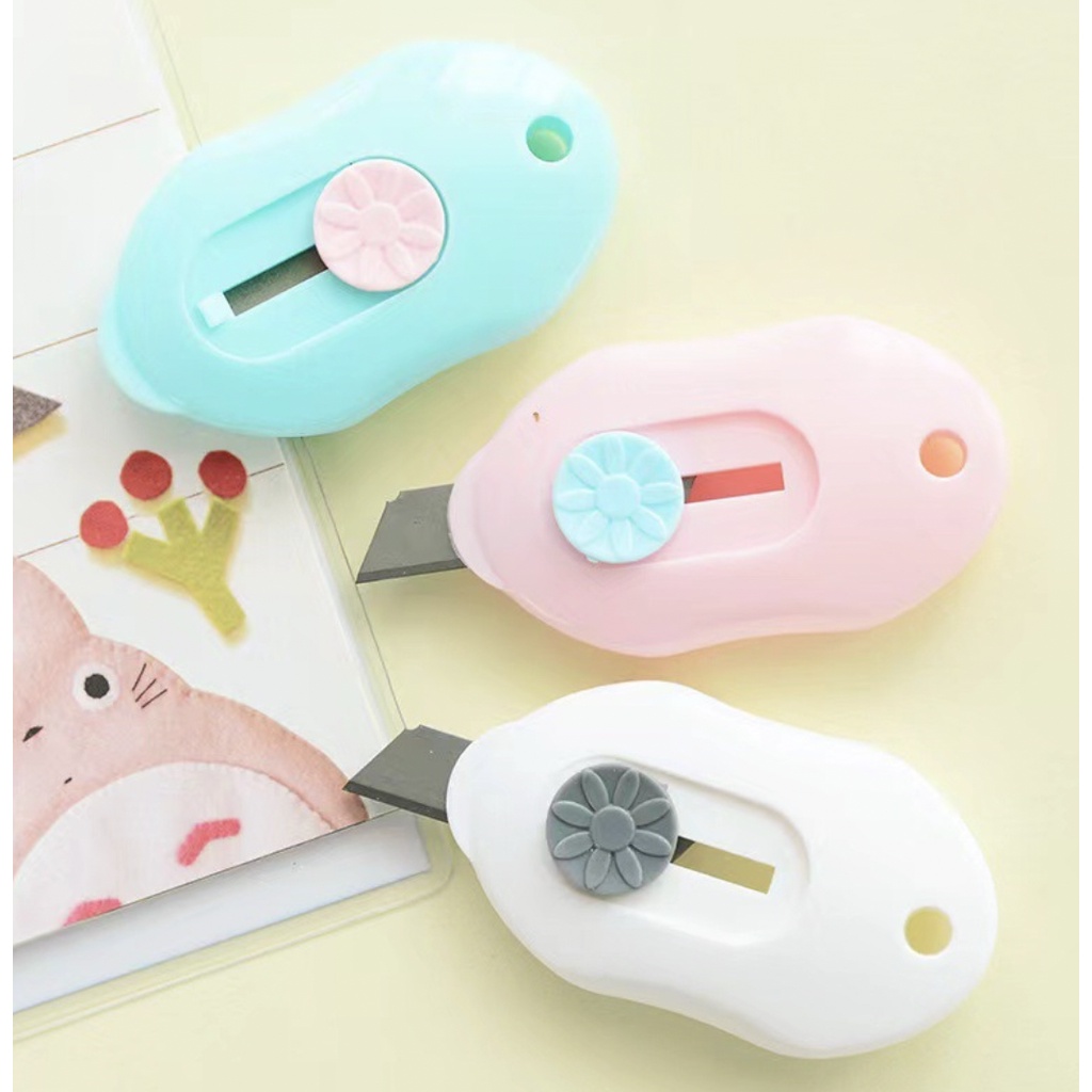 

PISAU PEMOTONG KERTAS MINI PORTABLE /CUTTER MINI UNTUK ALAT TULIS KANTOR/ 1pcs CUTTER MINI
