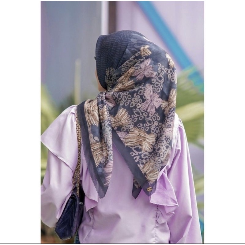 Preloved les amities Buttonscarves