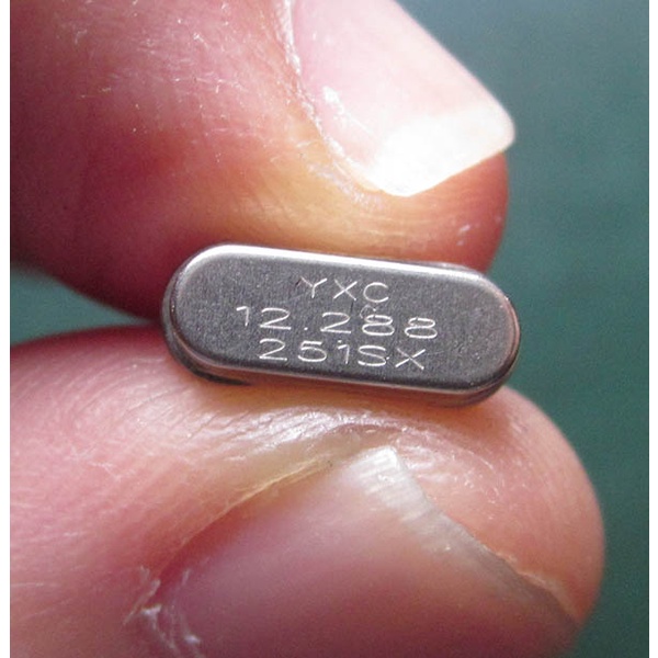 Xtal / Kristal 12.288MHz HC49US