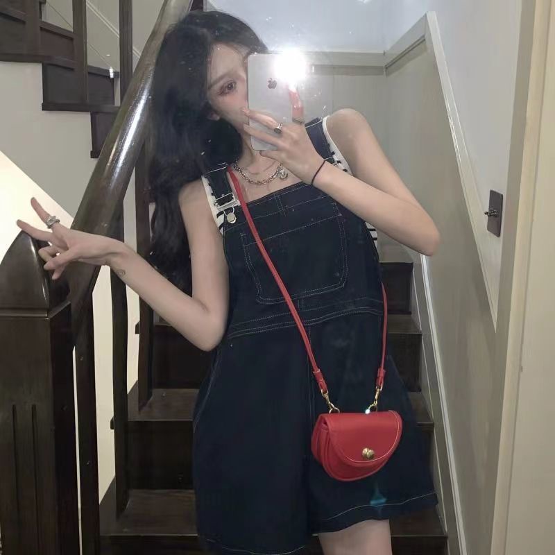 Red Musim Panas Pinggang Tinggi Retro Pria Kecil Pengurangan Usia Bib Celana Pendek Versi Korea Longgar dan Bagian Tipis Lebar kaki Suspender Jumpsuit