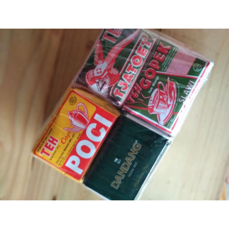 

PAKET RACIKAN TEH SOLO ISI 4 ( TJATOET GOPEK DANDANG POCI)