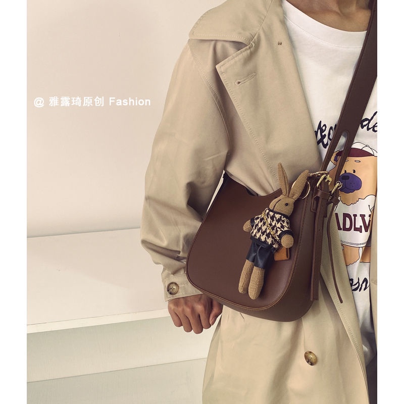 Red Serbaguna in Messenger tas wanita 2022 mode trendi baru retro ketiak tas Perancis tas pelana bahu minoritas