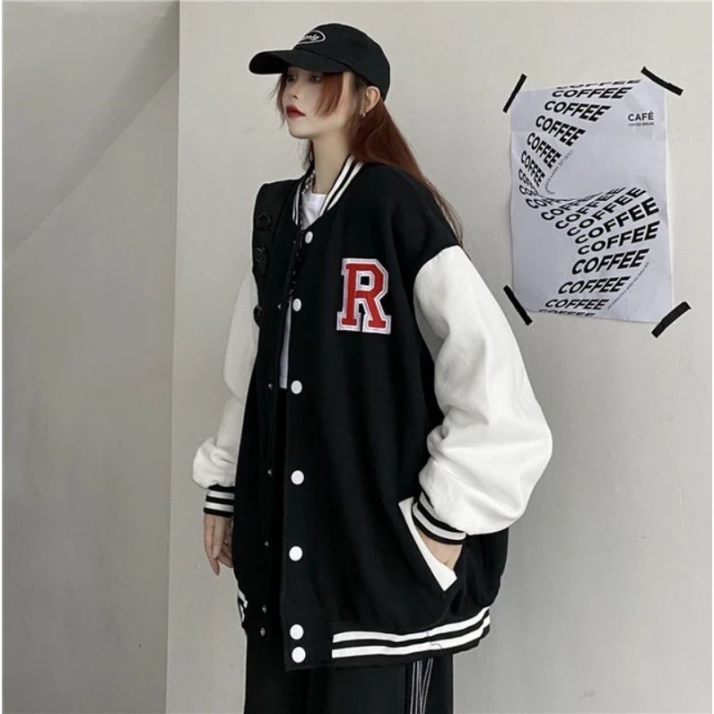Jaket Varsity Baseball Big Size ( S - 6XL ) INISIAL R LOGO Streetwear Varsity RAYSORAN (SABLON) Jacket Bomber Korean Oversized XXL XXXL 4XL 5XL FLeece Unisex Jacket Boy Girl Pria Wanita Jumbo Mix Kombinasi 2 Warna Street Style Urban