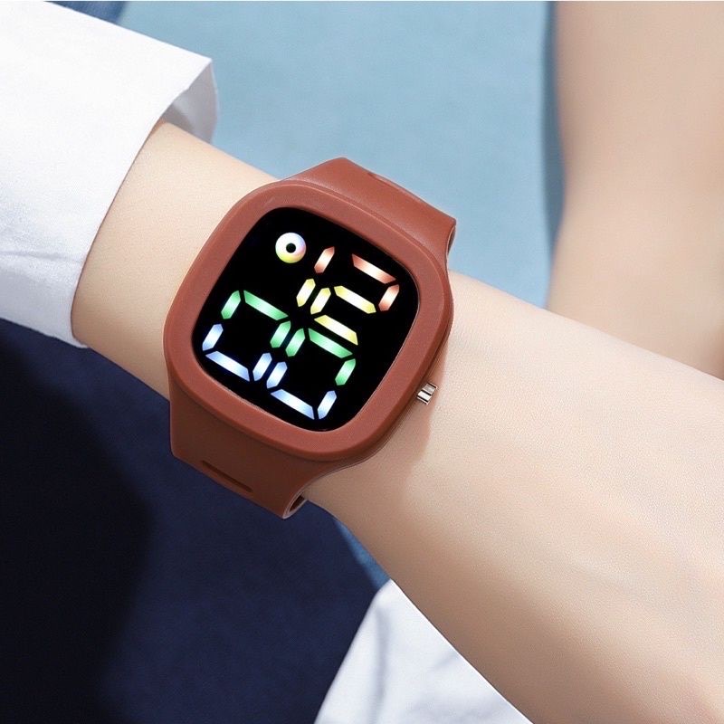 Jam Tangan Digital Wanita Pria Tahan Air Fashion Watch LED Tampilan Layar Besar Dengan Font Warna-warni