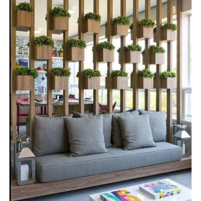 Partisi kayu solid meranti pembatas ruangan