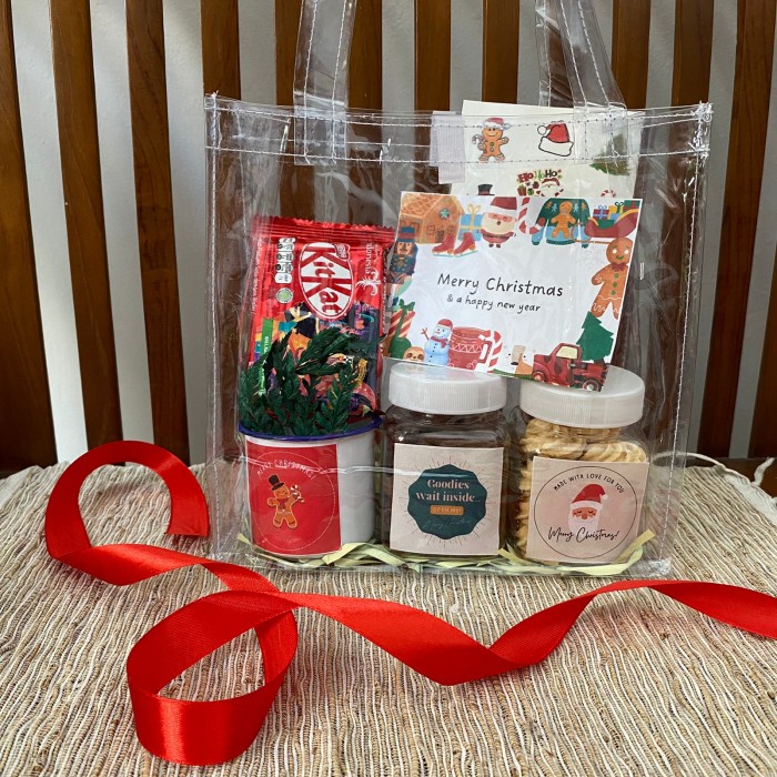 

Terlaris ✨ - Hampers/ Kado Natal (Mug+Cookies) FREE STIKER & GREETING CARD - A, Totebag Mika 2.1.23