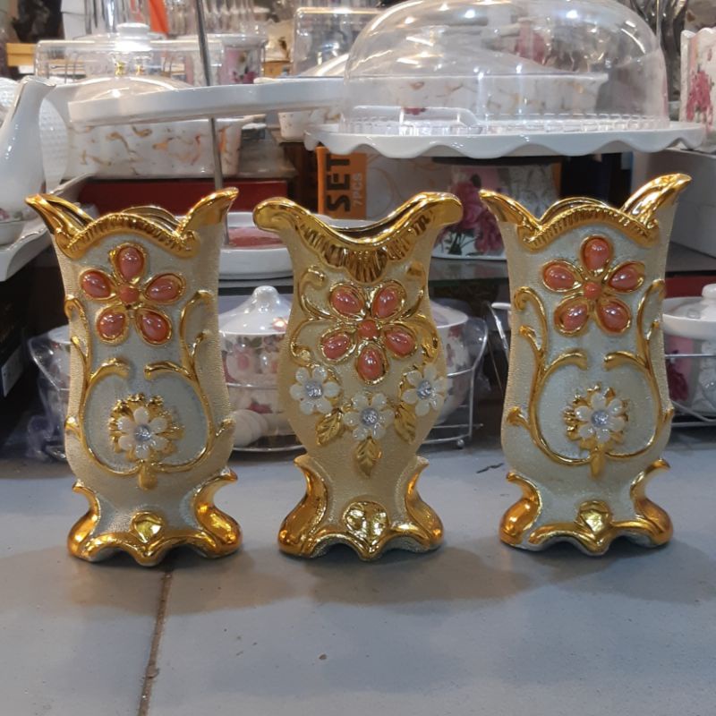 3 Pcs Pajangan Guci Warna Gold Motif Bunga Timbul Pajangan Lemari Kaca Hiasan Lemari Sudut Vas Bunga