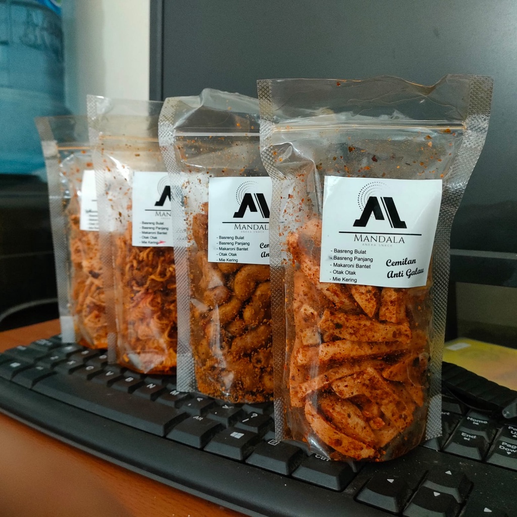 

JAJANAN RINGAN MIE KERING PEDAS MAKANAN RINGAN CEMILAN MIE KRIUK