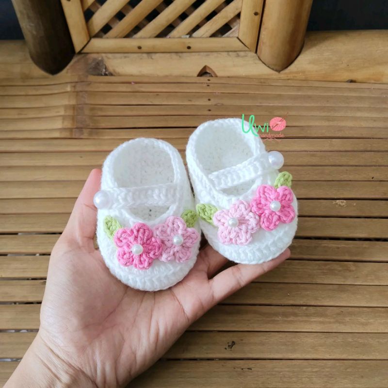 Sepatu Rajut Bayi Perempuan