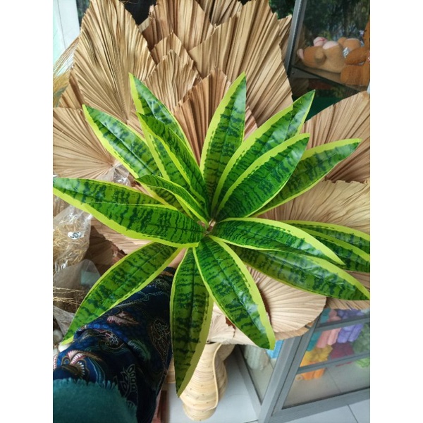 Daun lidah mertua artificial