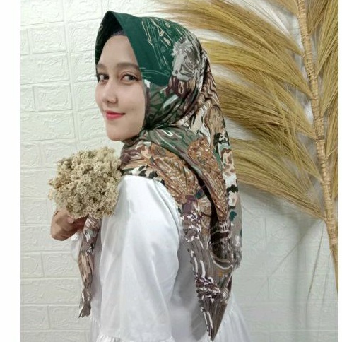 kerudung segi empat voal motif terbaru hijau botol/hijab motif terbaru