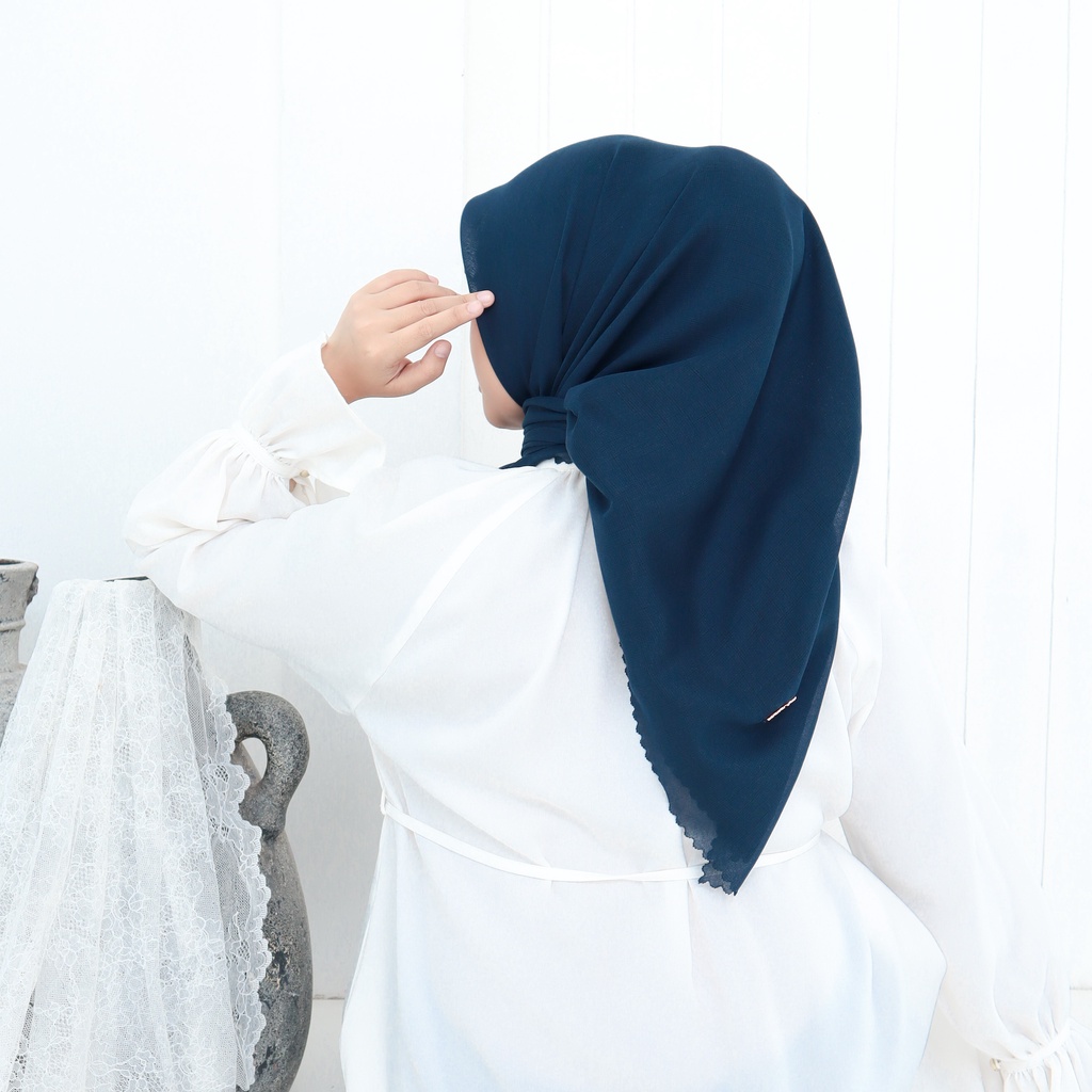 Naeka Voal Nazma Navy Premium/ Voal superfine Hijab Polos