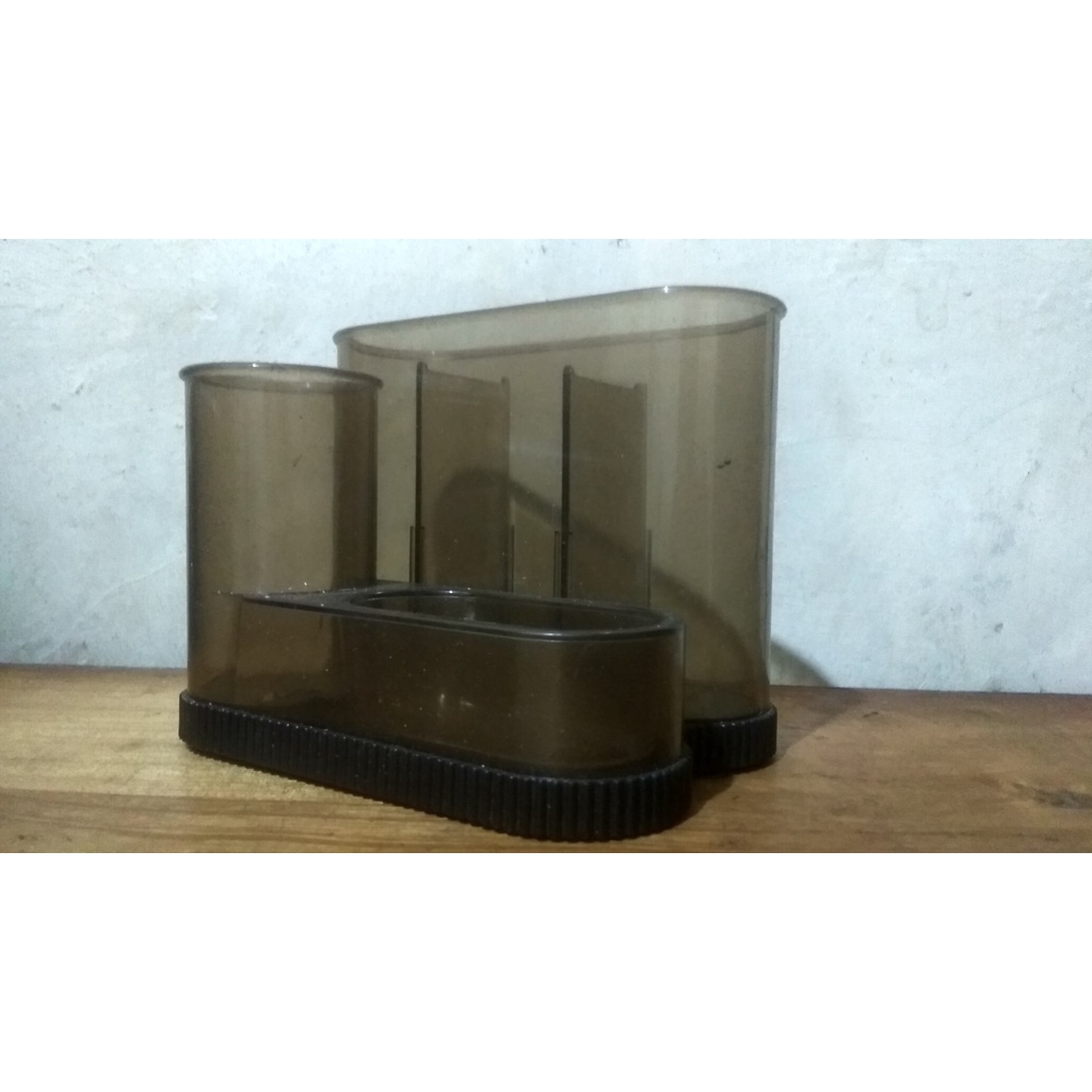 

TEMPAT ALAT TULIS SERBAGUNA