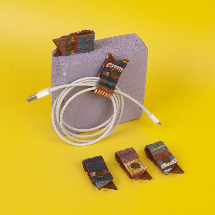 

Holder Penjepit Kabel Cord Holder - Noesa - Dekap Cable Organizer