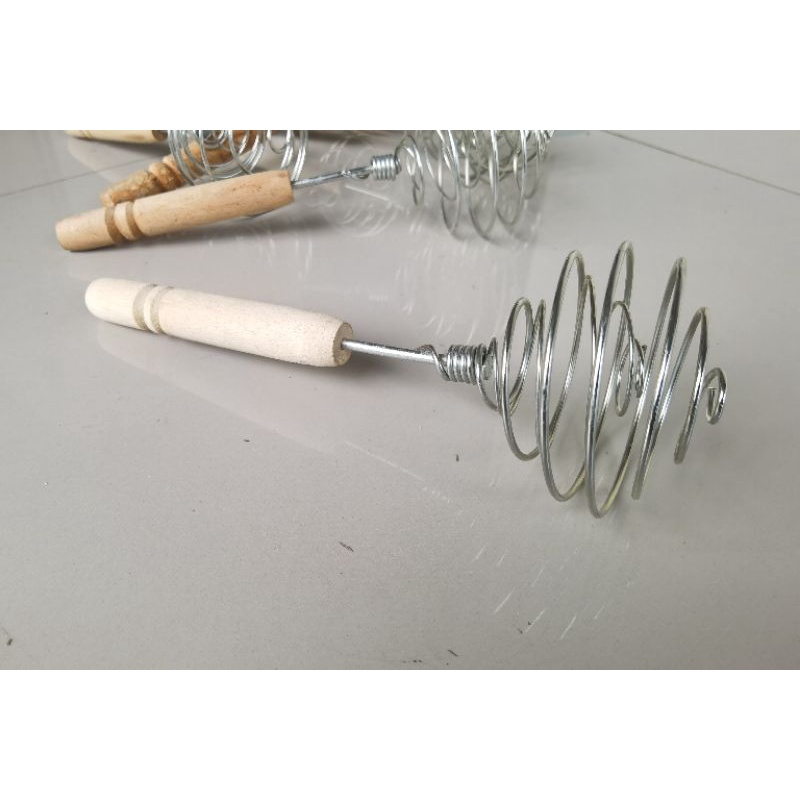 Kocokan telur spiral stainless gagang kayu / pengaduk adonan serbaguna