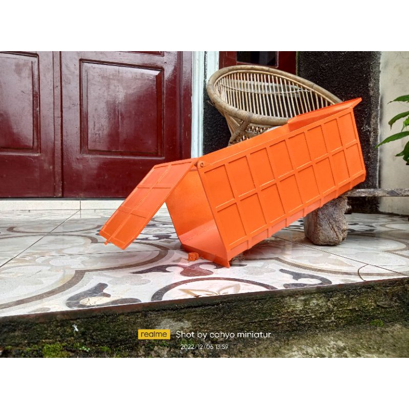 miniatur bak dump tronton skala 1/14