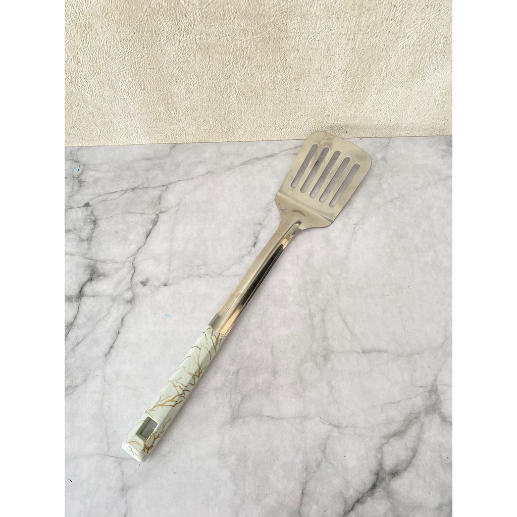 SPATULA SUTIL STAINLESS STEEL SODET MASAK GAGANG MARBLE PUTIH