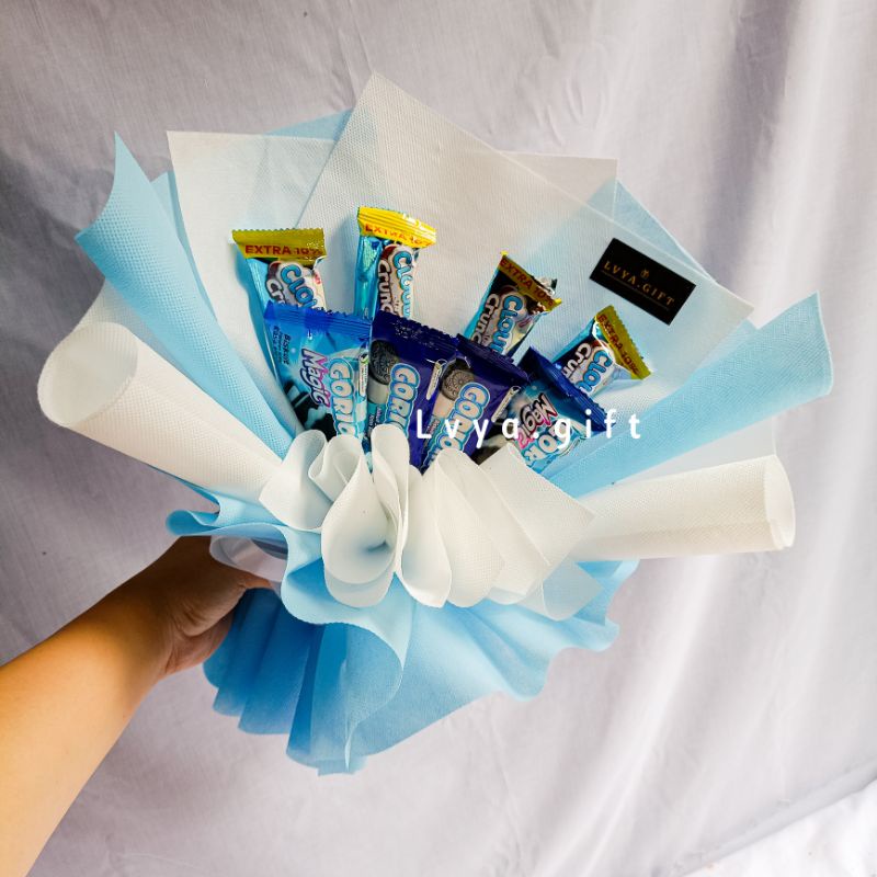 Lvya.gift Buket snack biru random murah | Buket snack wisuda | Buket snack ulang tahun | Buket snack wisuda | Buket snack ulang tahun | Buket anniversary | Buket hari guru | Buket hari ibu | hadiah wisuda | kado ulang tahun