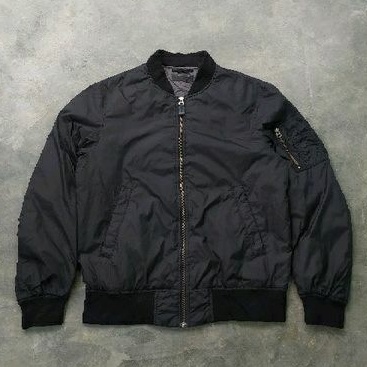 jaket bomber uniqlo hitam