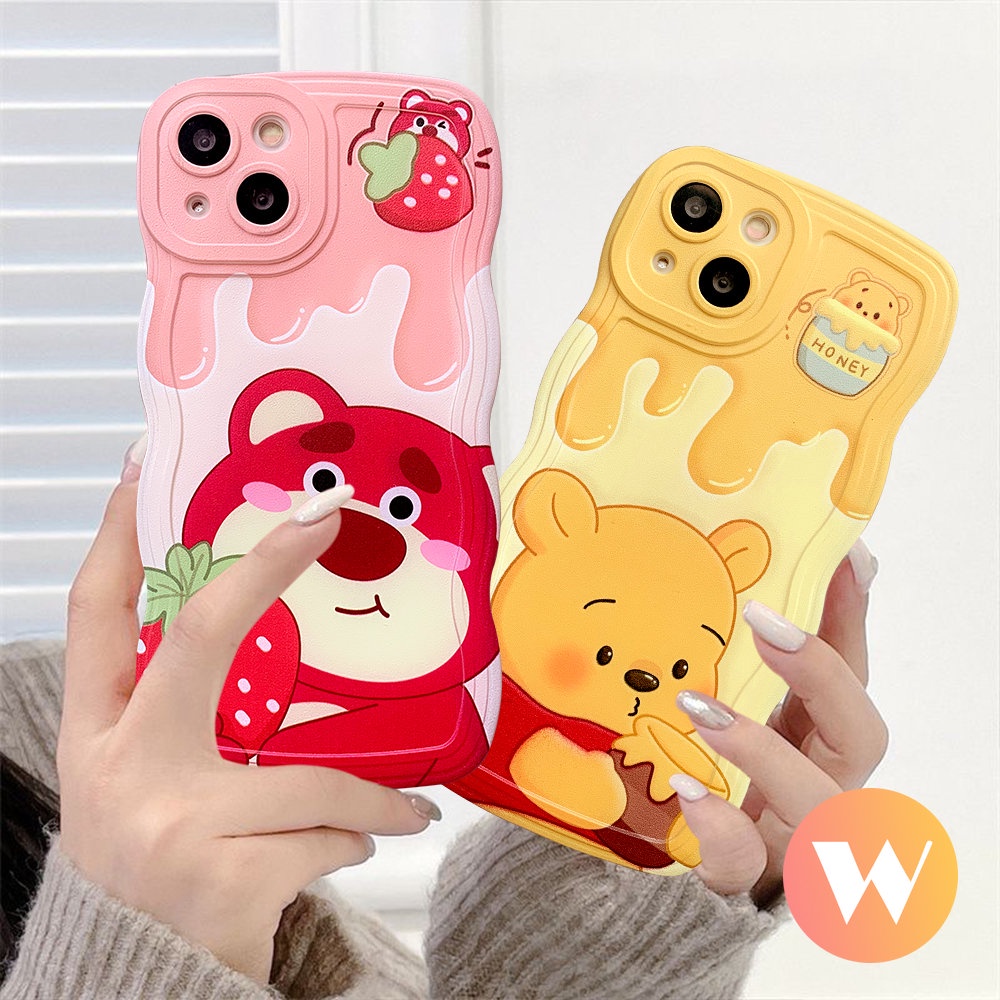 IPHONE Kartun Strawberry Bear Manyo Case Kompatibel Untuk Iphone7 6 Plus 11 12 14 13 Pro Max X 6s 8 14 Plus XR XS Max SE 2020 Lucu WInnie The Pooh Wavy Edge Soft Tpu Back Cover