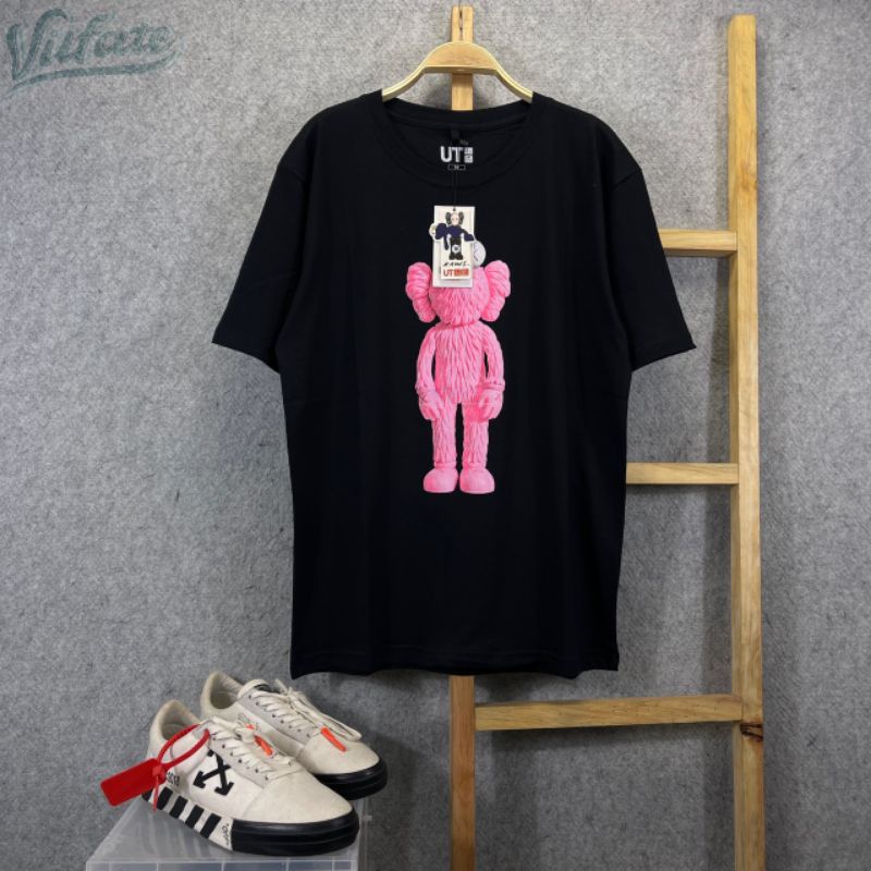 KAOS T-SHIRT UNIQLO X KAWS FULLTAG &amp; LEBEL PREMIUM QUALITY (BESTSELLER)