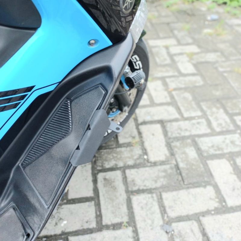 Breket dudukan lampu tembak di border body samping Nmax Old Nmax Lama