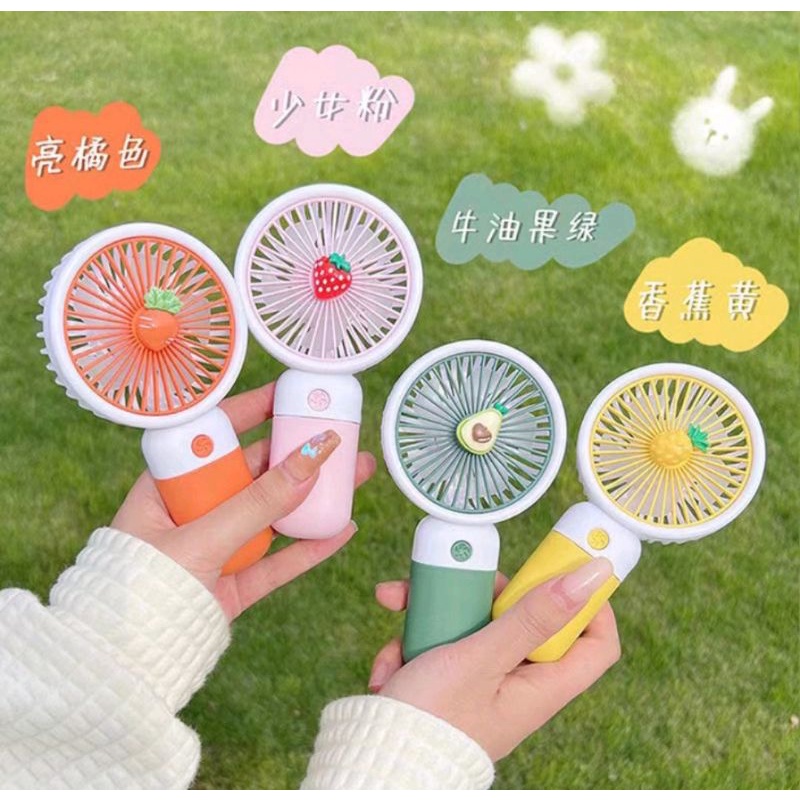 Kipas Angin Mini Karakter Portable USB Kipas Make Up Travel ini memiliki desain yang berbentuk lucu dan unik