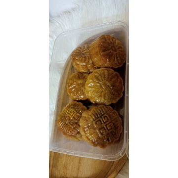 

Mooncake/kue bulan (1 box 6pcs) Redbean mix pandan harga promo
