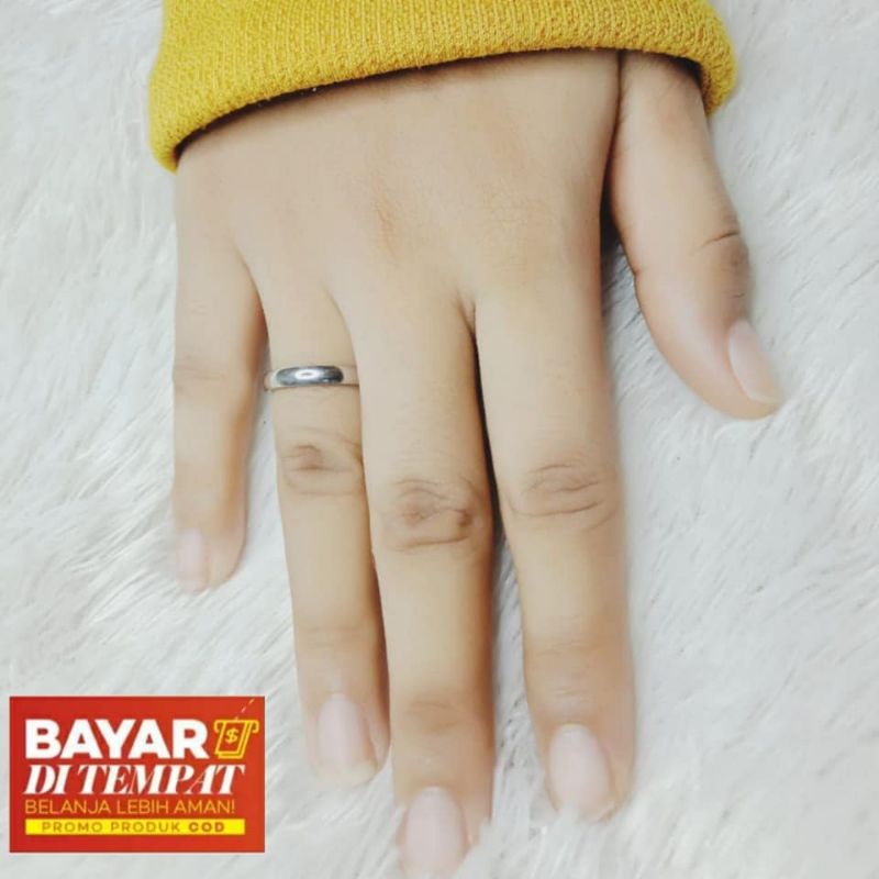 Cincin Titanium Silver Polos Untuk Pria Dan Wanita Anti Karat Dan Tidak Luntur