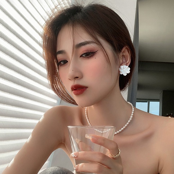anting bunga akrilik white flower acrylic stud earrings jan313 (2F2) (1D3)