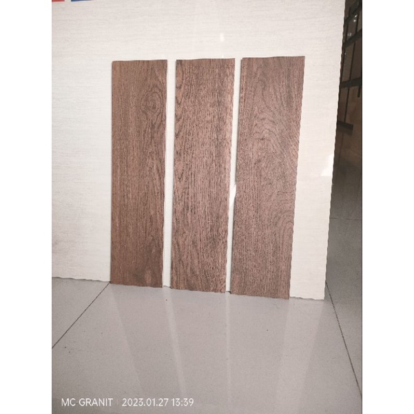 Granit Motif kayu 15x60 Roman mahogany