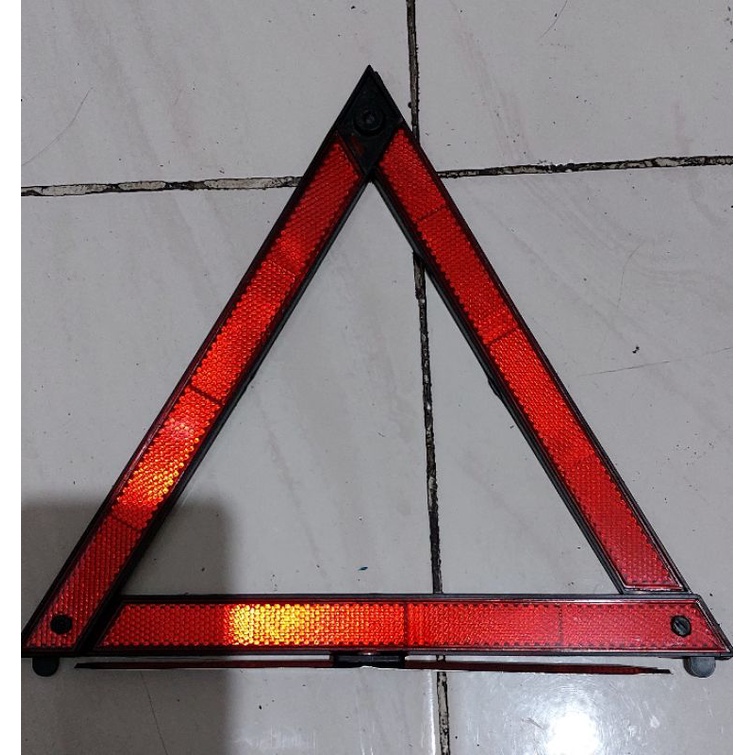 Pengaman segitiga pengaman reflektor emergency  segitiga darurat