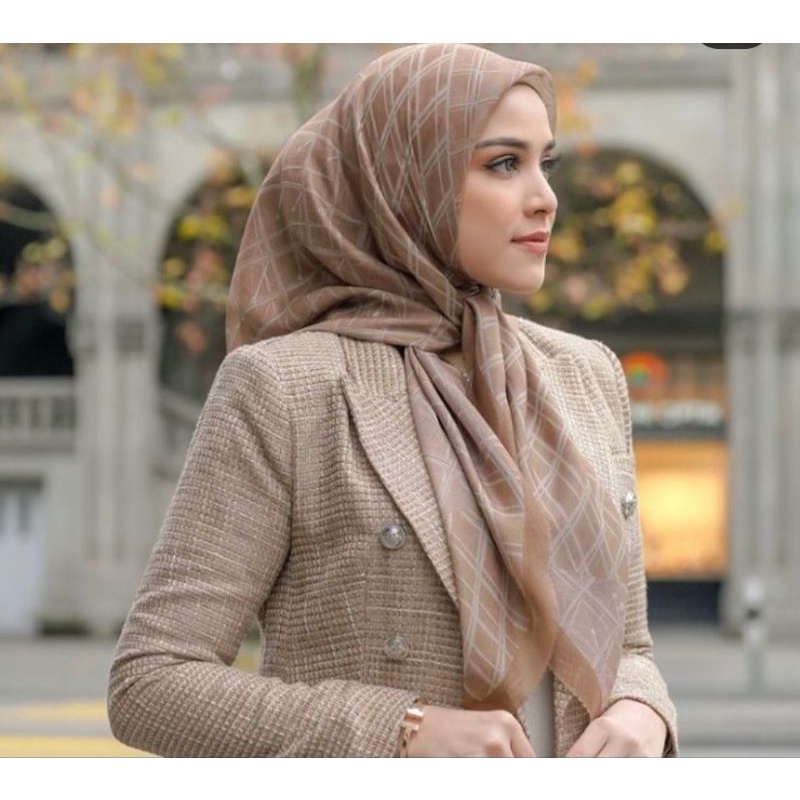 LOUVRE EXTENDED SERIES IN ICED COFFEE BUTTONSCARVES