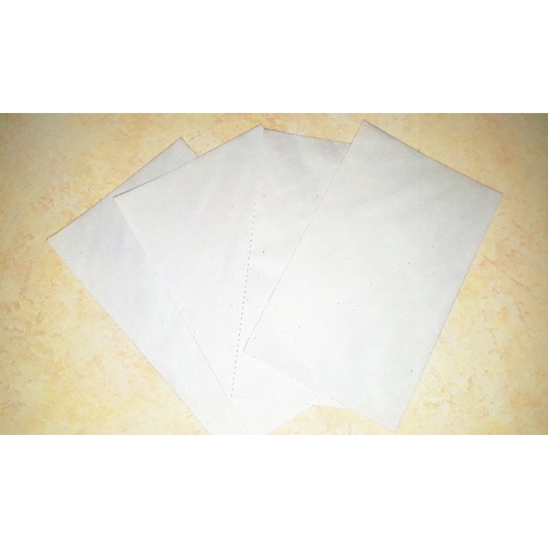 

Amplop kondangan merah atau biru