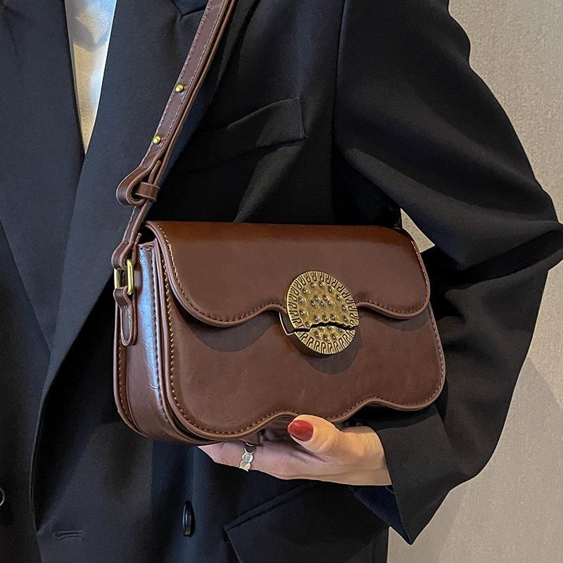 Red Niche high-end one-shoulder ketiak tas wanita musim gugur dan musim dingin 2022 gaya trendi baru all-match tekstur crossbody tas persegi kecil