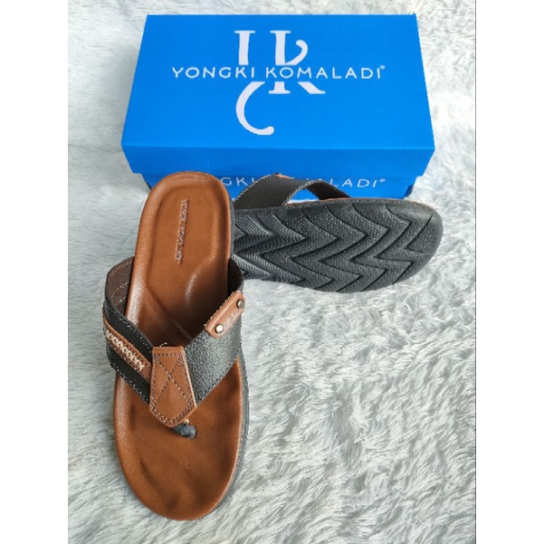 Sandal kulit pria Yongki Komaladi sandal Yongki Komaladi kulit pria keren sandal merk Yongki Komaladi bahan kulit keren harga diskon