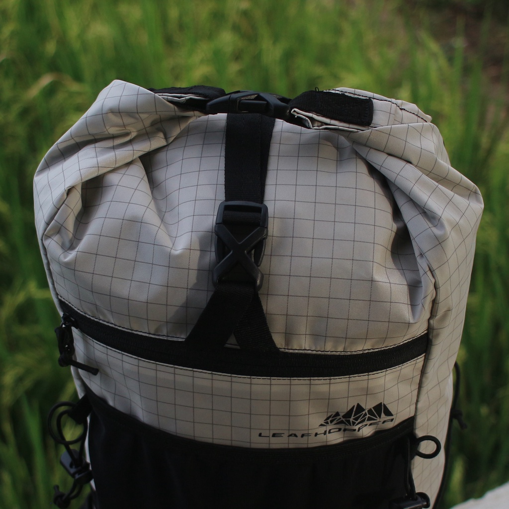 Tas Gunung Backpack Ultralight LEAFHOPPER 22 L Series LightTrack