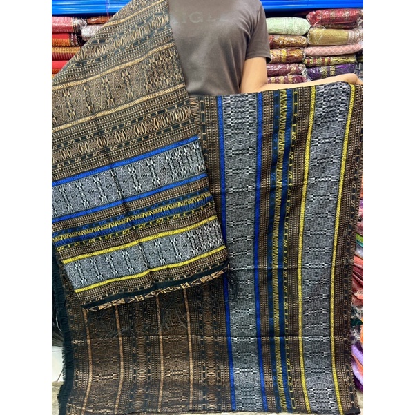 Songket Tumtuman Tanpa Sambung TTS di tengah benang lebih padat dan motif lebih bagus