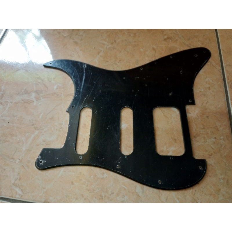 Pickguard Stratocaster HSS Stratocaster Hitam