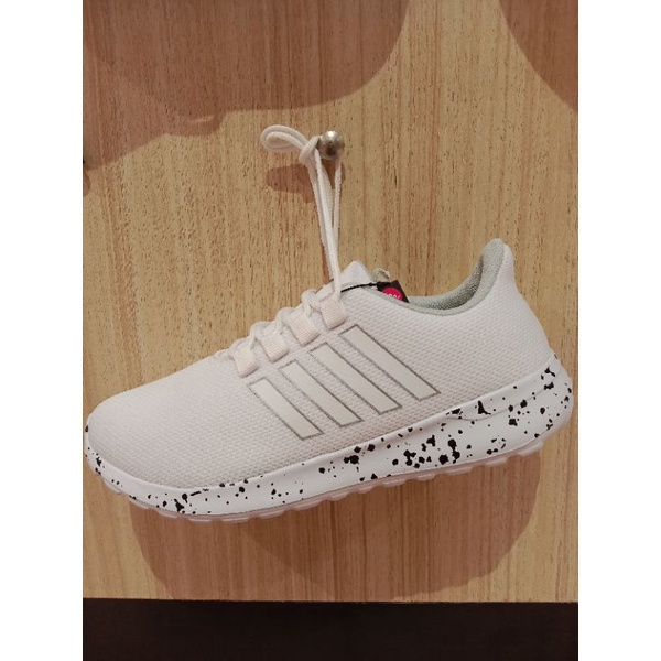 Sepatu Sneakers Tomkins putih