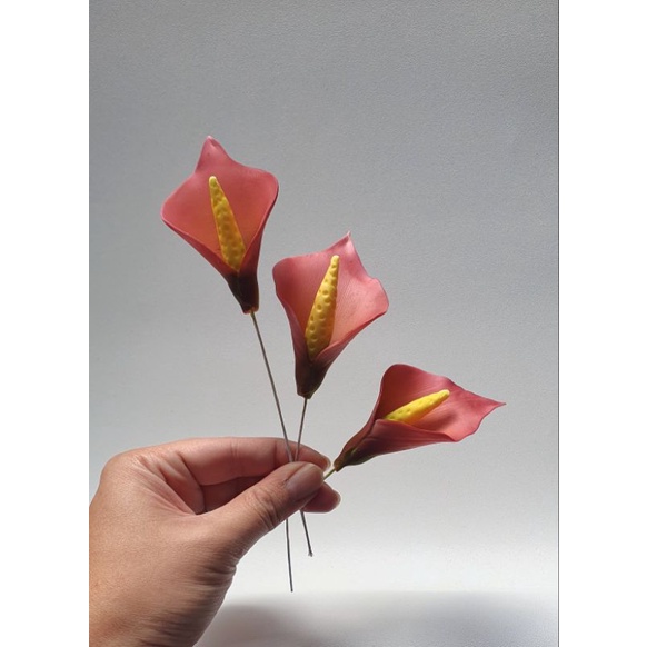 

calla lily ( isi 3 )/ edible / gumpaste / bunga tart