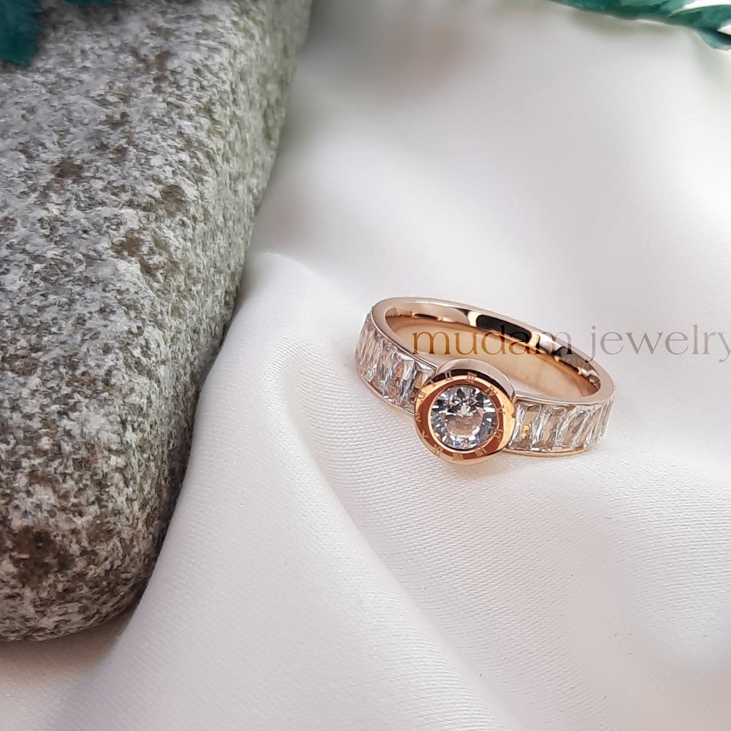 Cincin Titanium Bvlgr Bulat Angka Romawi Dengan Diamonds Keliling