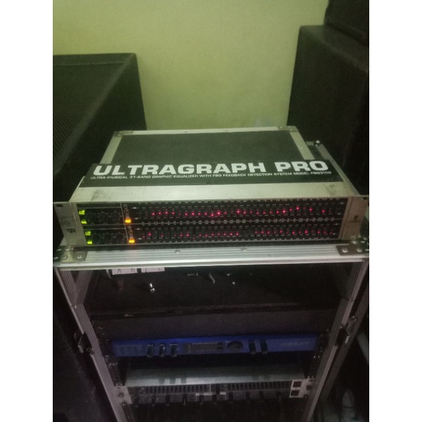 Equalizer behringer FBQ3102