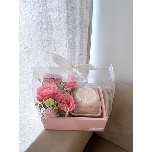 

Gift package / Mini cake x flowers arrangement
