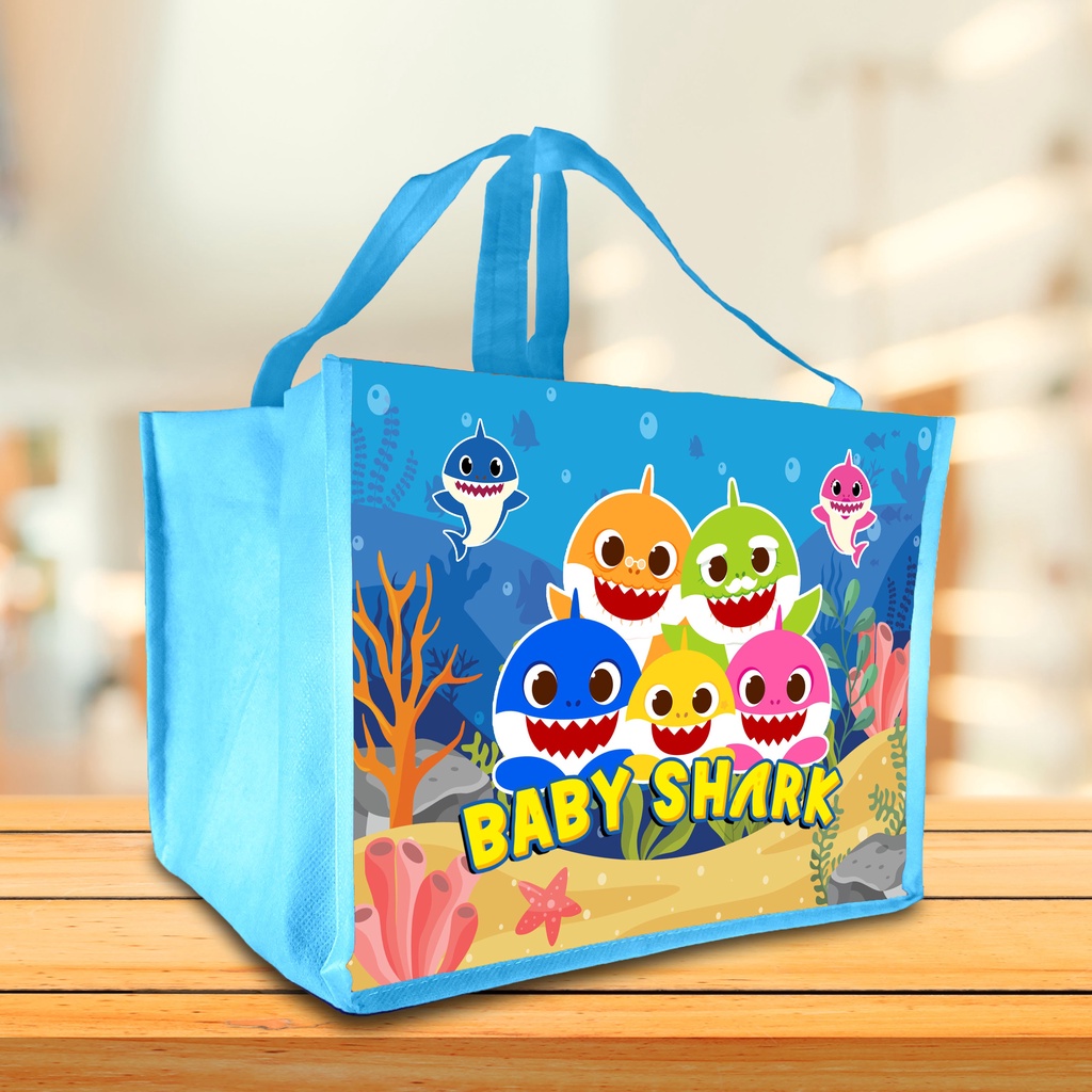 Goodie bag ulang tahun anak Tas Ultah karakter BABY SHARK kain souvernir muat BENTO bisa beli satuan