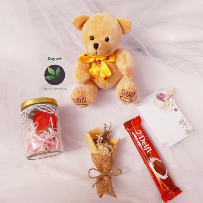 

✨READY✨ -Hadiah Gift Hampers - Boneka Teddy with Rose Jar - Hadiah Valentine- 1.1.23