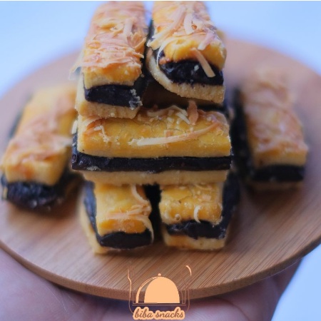 

(Beli 1 Toples Kue Kastengel Coklat Gratis 1 Kemasan Pouch Kue Sagu/Semprit) Kue Kastengel Coklat Biba Snacks Toples Ukuran 600 ML